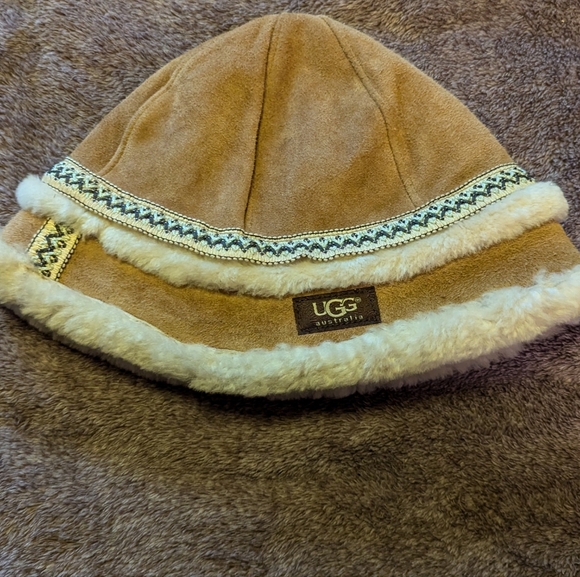 UGG Accessories - Ugg black shearling hat